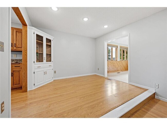 Building Photo - 1008 3rd St NE