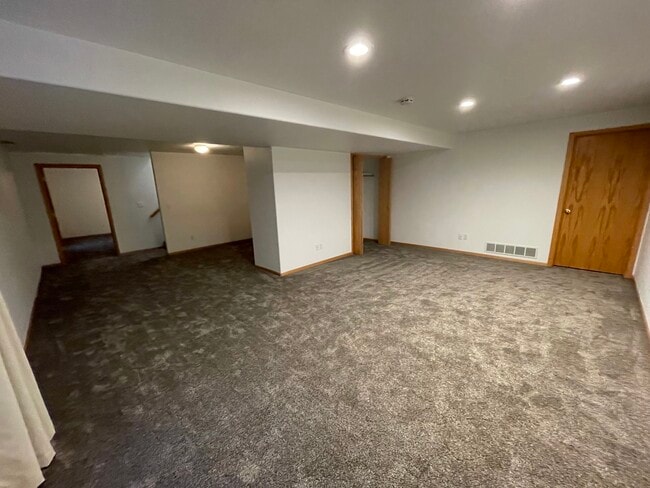 lower level living area 13 x 20 - 5305 W 11th Street Rd