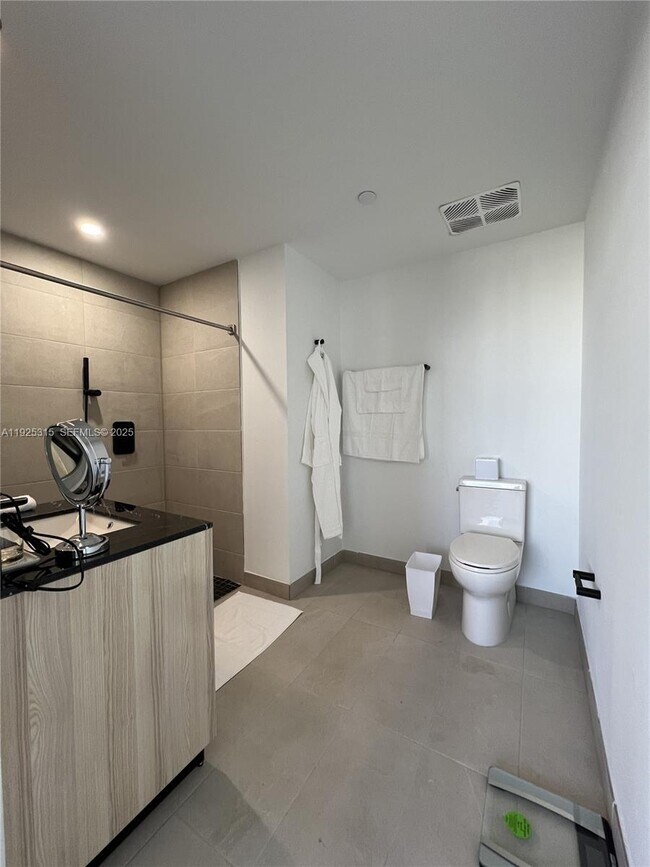 Building Photo - 225 N Miami Ave