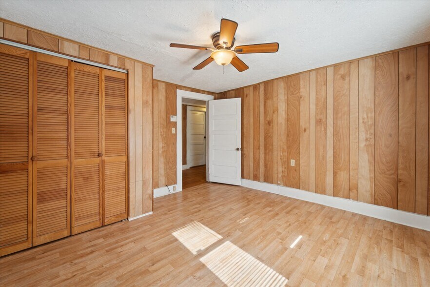 Building Photo - 742 E Park Ave