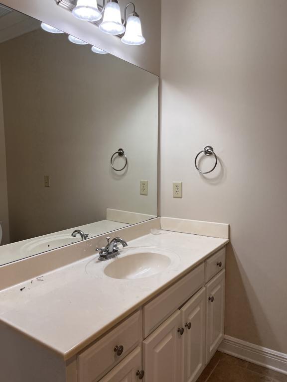 Building Photo - 808 Greenbriar Pl