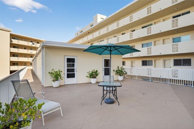 Building Photo - 1200 N Shore Dr NE