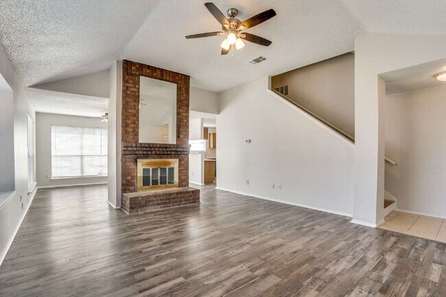Building Photo - A Two-Story Classic!
