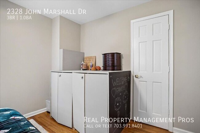 Building Photo - 2328 John Marshall Dr