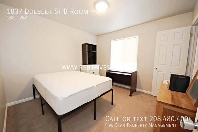 Building Photo - Male Student Housing Room, Available Sprin...