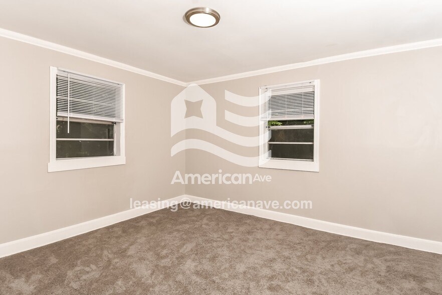 Building Photo - 205 Bowling Ave