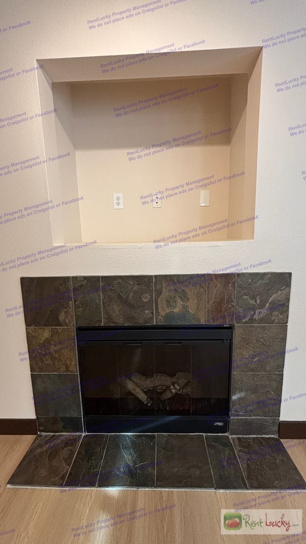 Building Photo - CFC (Russell)-Spanaway Duplex