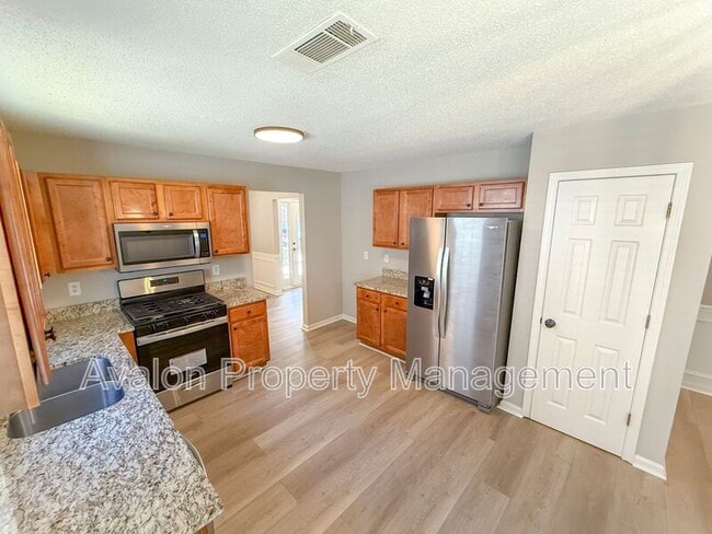 Building Photo - 282 Bonnes Dr SW