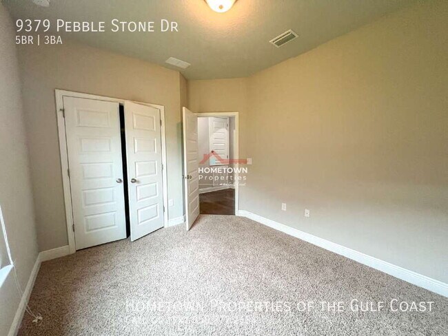 Building Photo - 9379 Pebble Stone Dr