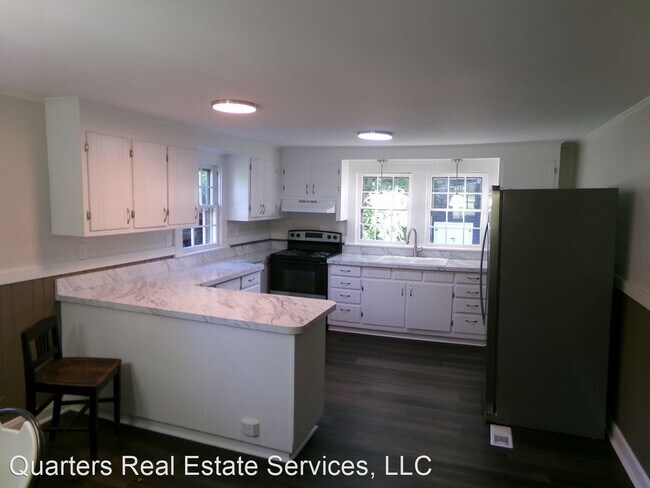 Building Photo - 2 br, 1 bath House - 780 S Peace Haven Road
