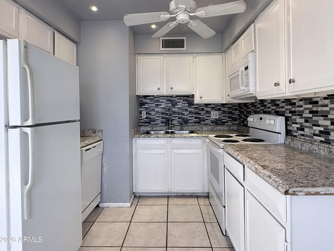 Building Photo - 14015 N 61st Ave