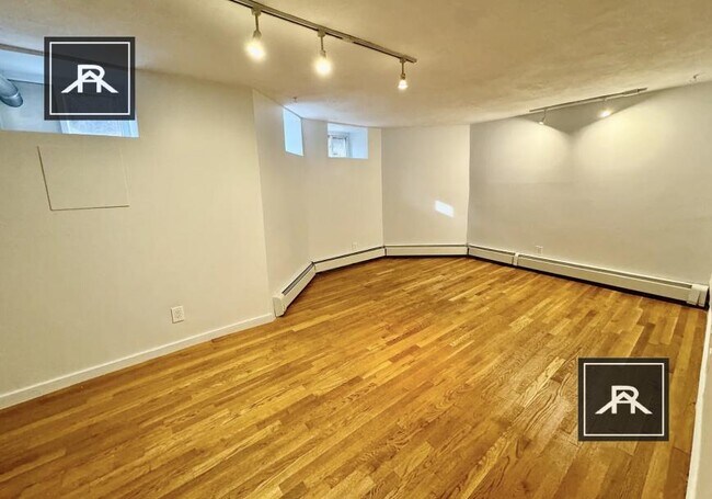 Building Photo - 3 bedroom in Brighton MA 02135