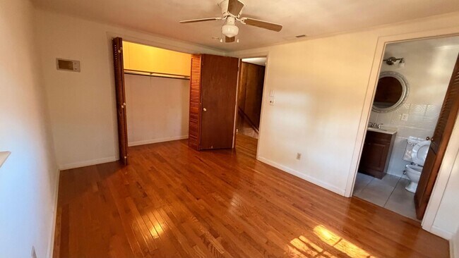 Building Photo - AVAILABLE NOW!