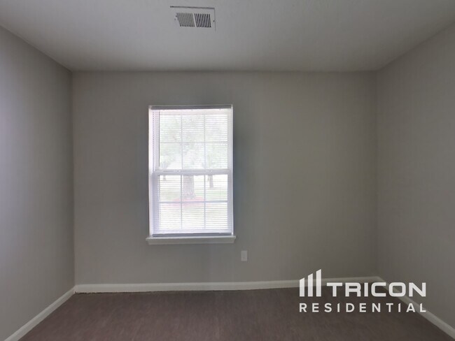 Building Photo - 11102 Leo Drive Indianapolis IN