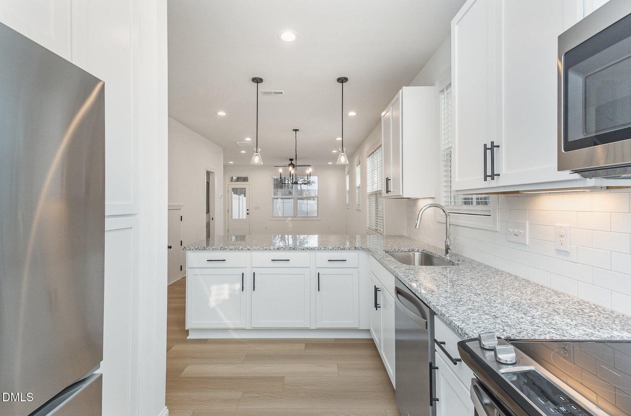 Building Photo - Room in Townhome on Gossamer Ln