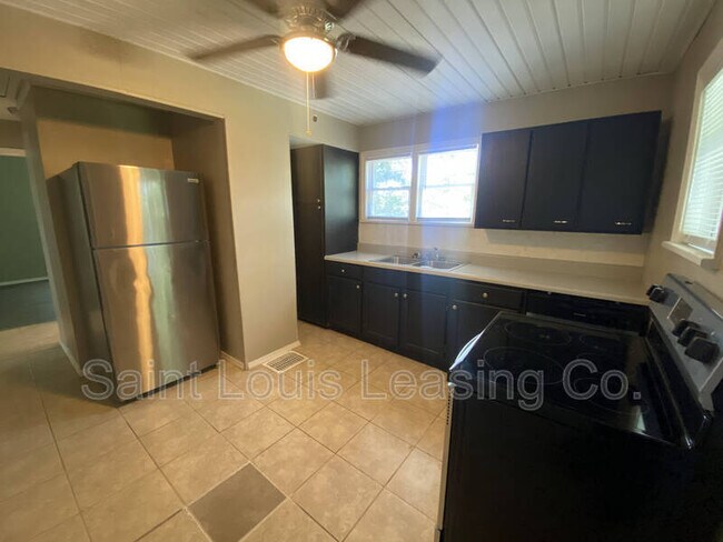 Building Photo - 3745 Dixie Dr