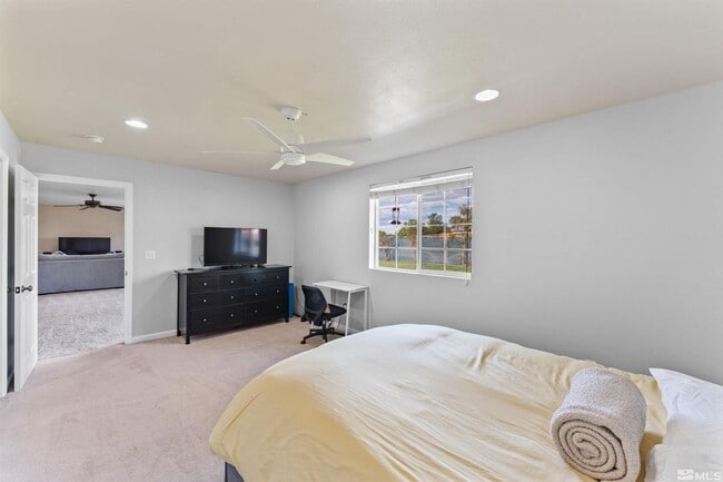 Building Photo - Rare 2016 sf home | 4 bedrooms w/ 2 primary suites and 3 bathrooms