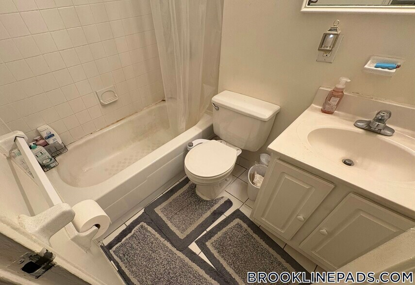 Building Photo - 175 Freeman St