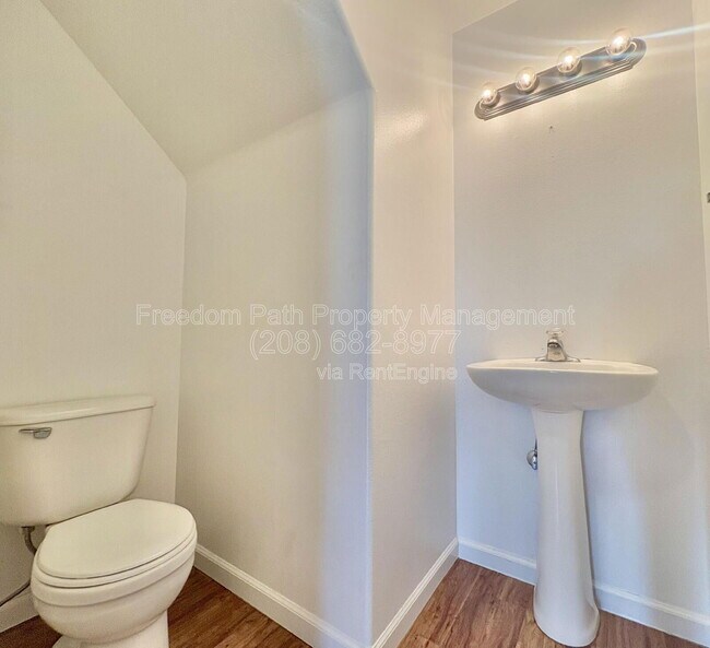 Building Photo - 1490 W Timor Ave