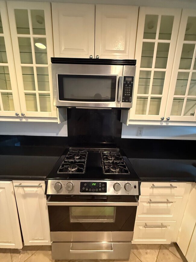 Building Photo - 1200 Laveta Terrace