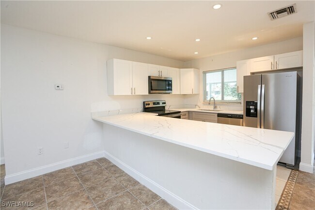 Building Photo - 861 San Remo Ave
