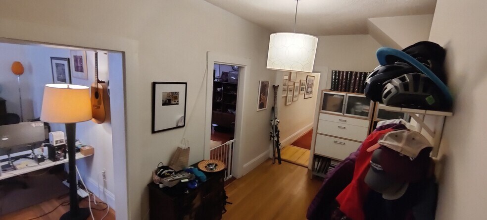 Entry Foyer - 7 Bigelow St