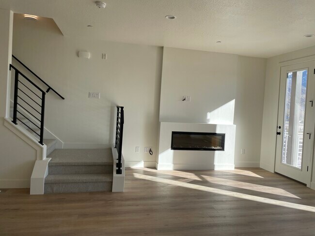 Building Photo - 1474 W Cook Ln