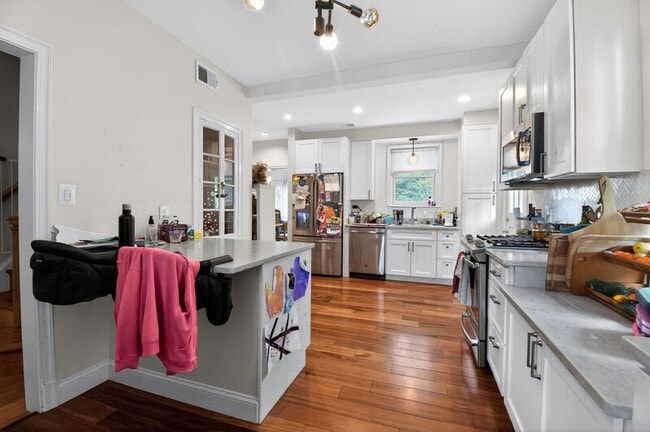 Building Photo - 4825 Butterworth Pl NW