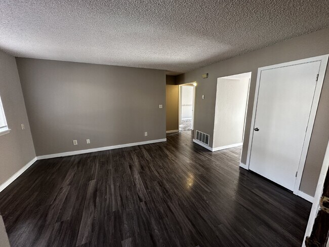 Building Photo - Available Immeditely!