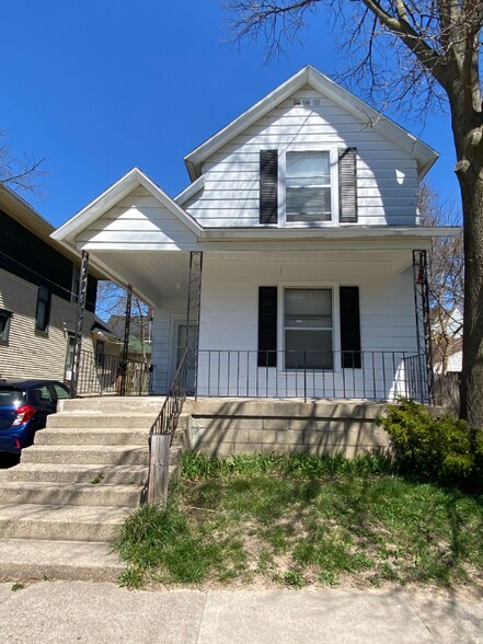 Building Photo - 405 Carrier St NE
