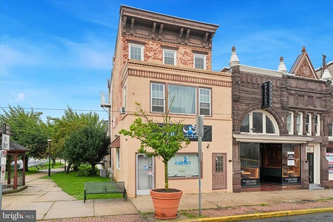 Building Photo - 208 Lincoln Hwy E