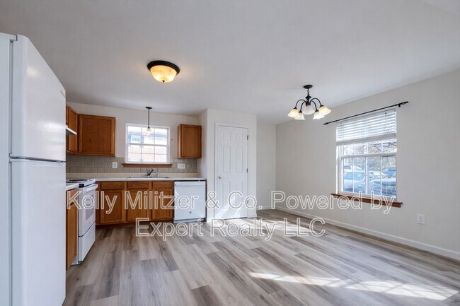 Building Photo - 406 S Church St