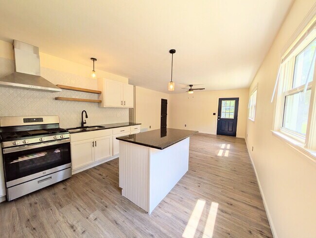 Building Photo - Fully Renovated 3BR/2BA, Fenced Yard, Pet-Friendly — Minutes to Fort Benning — Lawn Care, Pest Co...