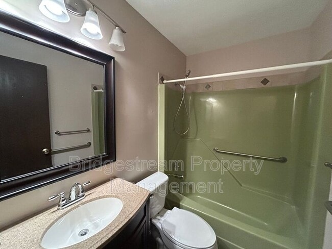 Building Photo - 76 Candlewood Ct