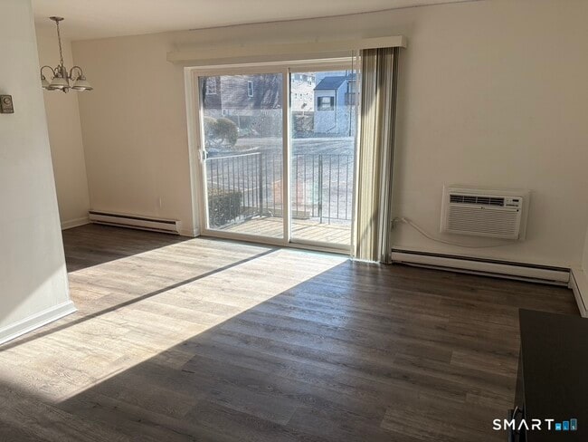 Building Photo - 12 Tuttle St