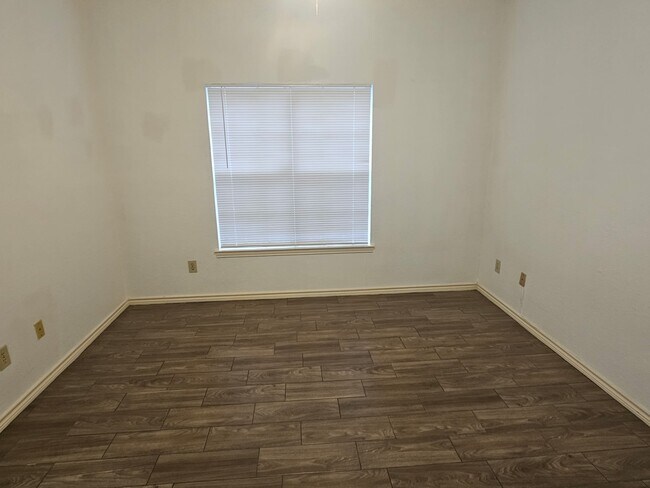 Building Photo - 3609 W Northgate Dr