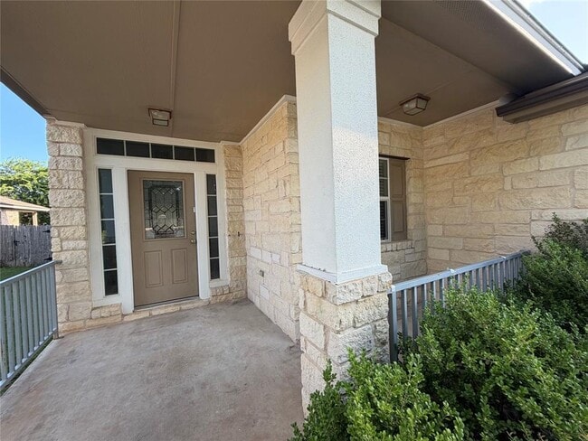 Building Photo - 904 Gentry Dr