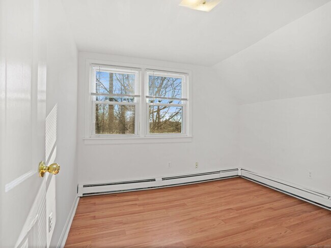 Building Photo - 500 Sport Hill Rd