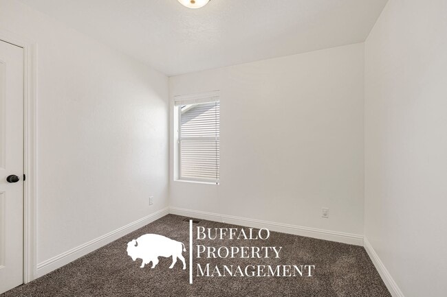 Building Photo - 4215 Roy Cir