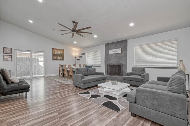 Building Photo - 11618 Corona Ln