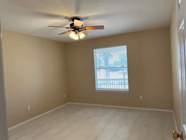 Building Photo - 309 Decker Dr