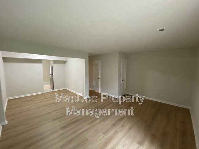 Building Photo - 531 Olde Greenwich Cir