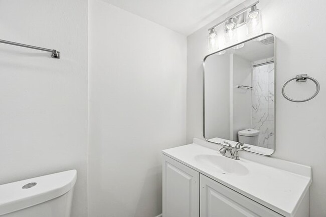 Building Photo - 2409 Estate Dr