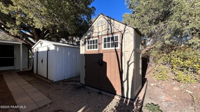 Building Photo - 202 Cactus Dr