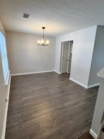 Building Photo - 2809 Summer Hollow Ln