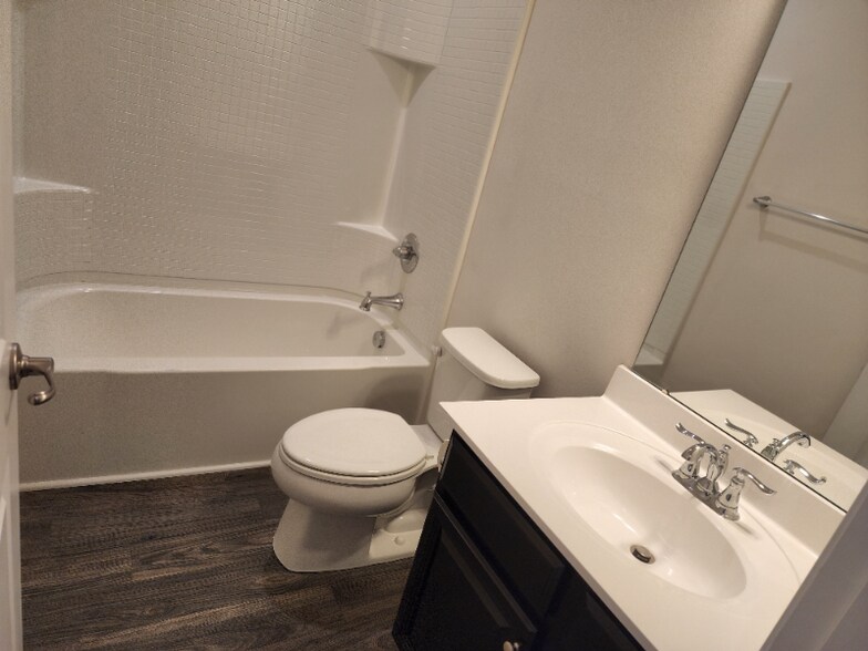 Building Photo - 4519 Valley Walk Dr
