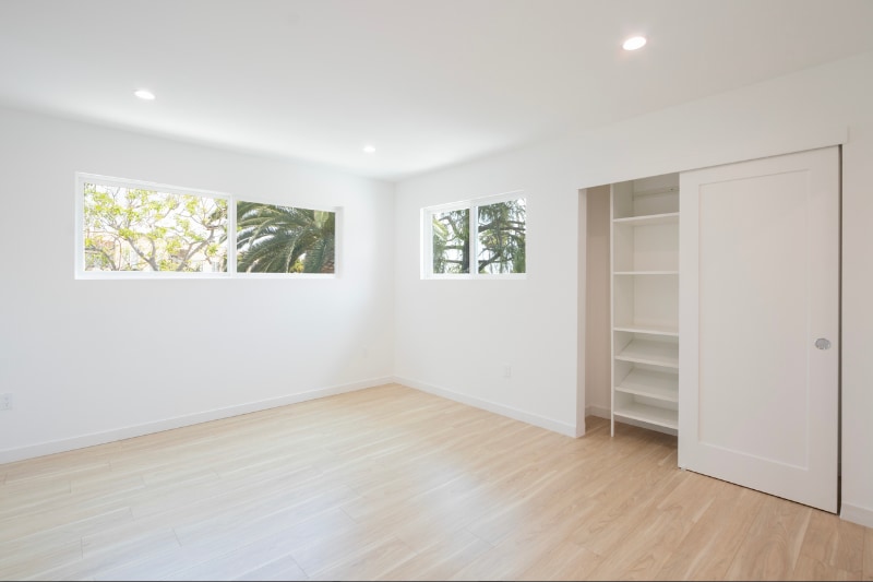 Building Photo - 1346 N Stanley Ave