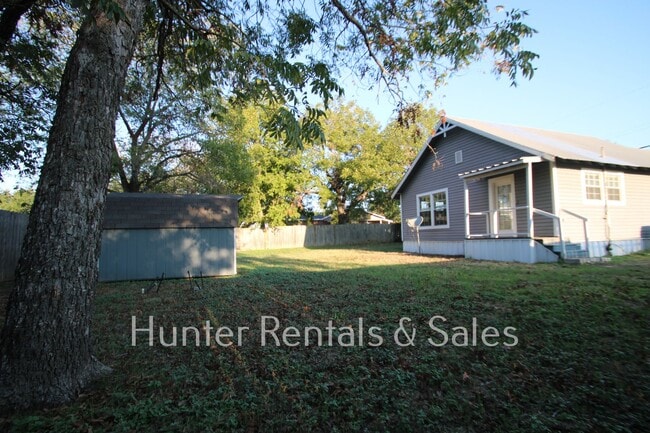 Building Photo - Charming Nolanville Cottage