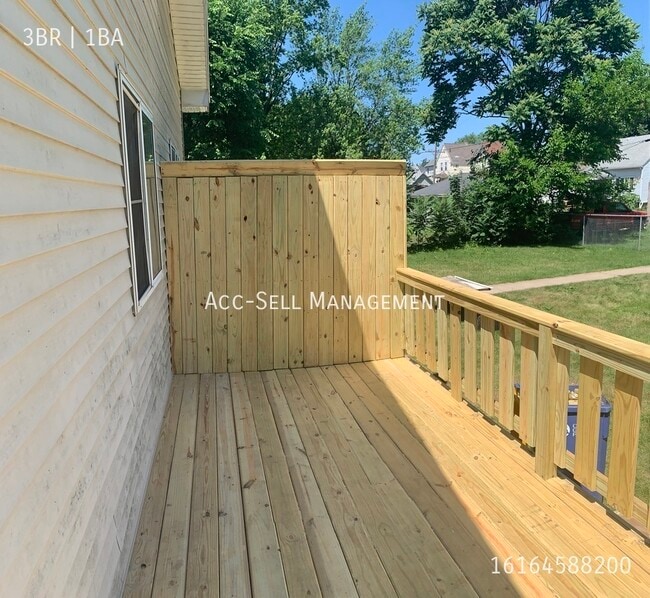 Building Photo - 439 Carrier St NE