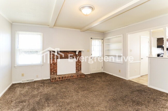 Building Photo - 1404 Larchmont Dr